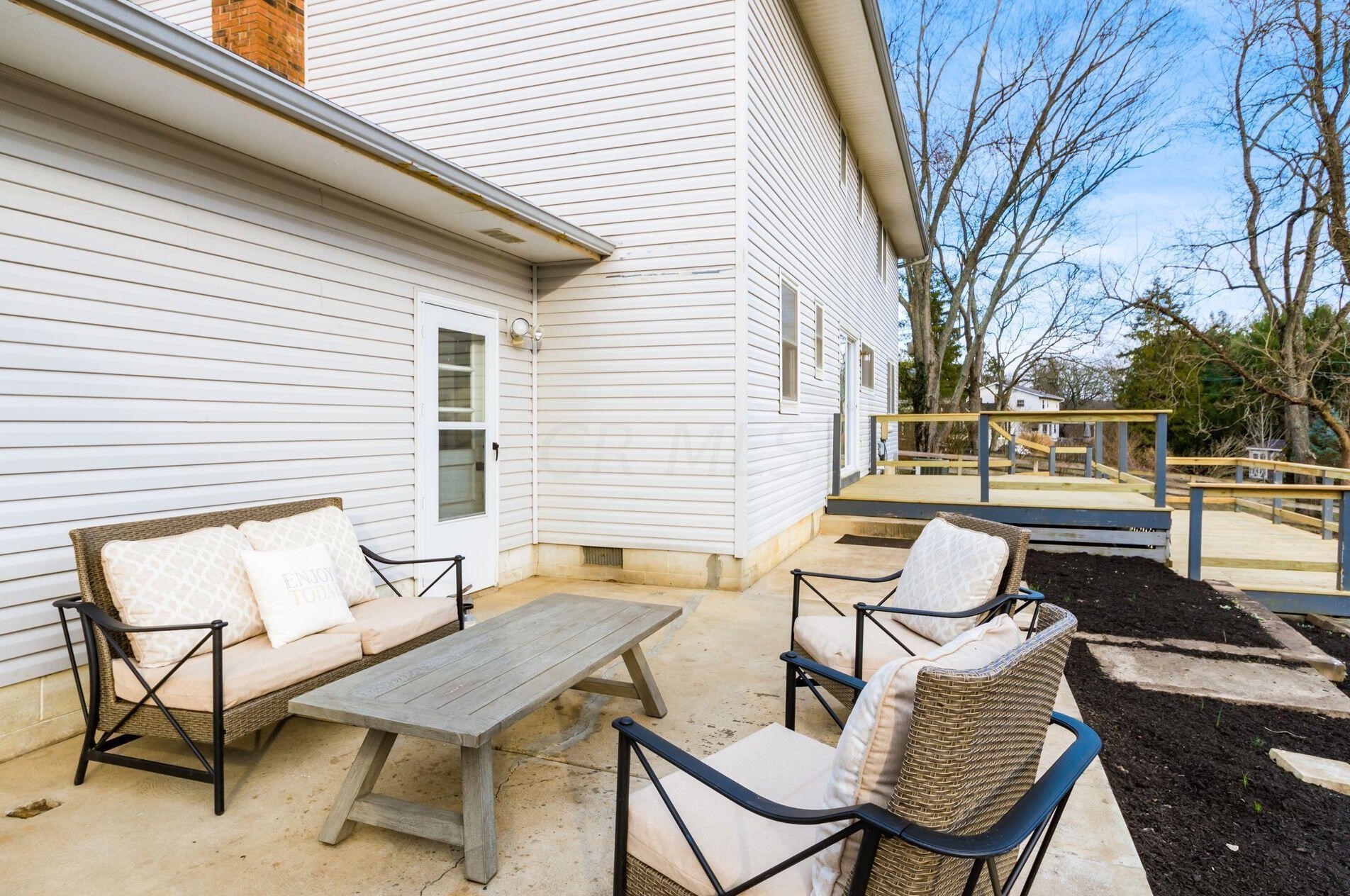 835 Colony Way, Columbus OH  43235-1755 exterior