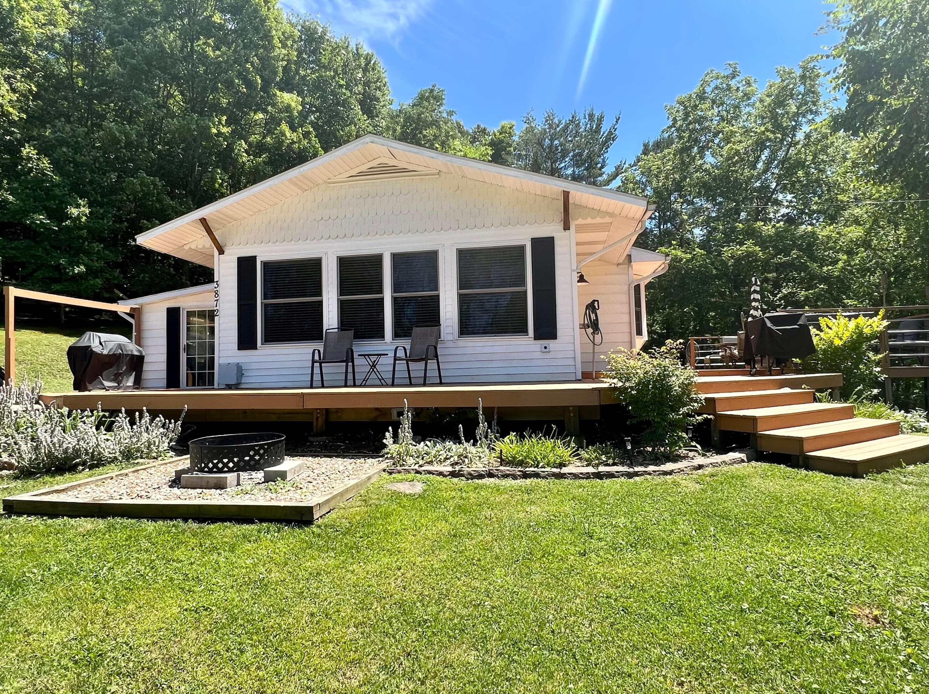 3872 Dragoo Rd, Nashport, OH 43830-9649