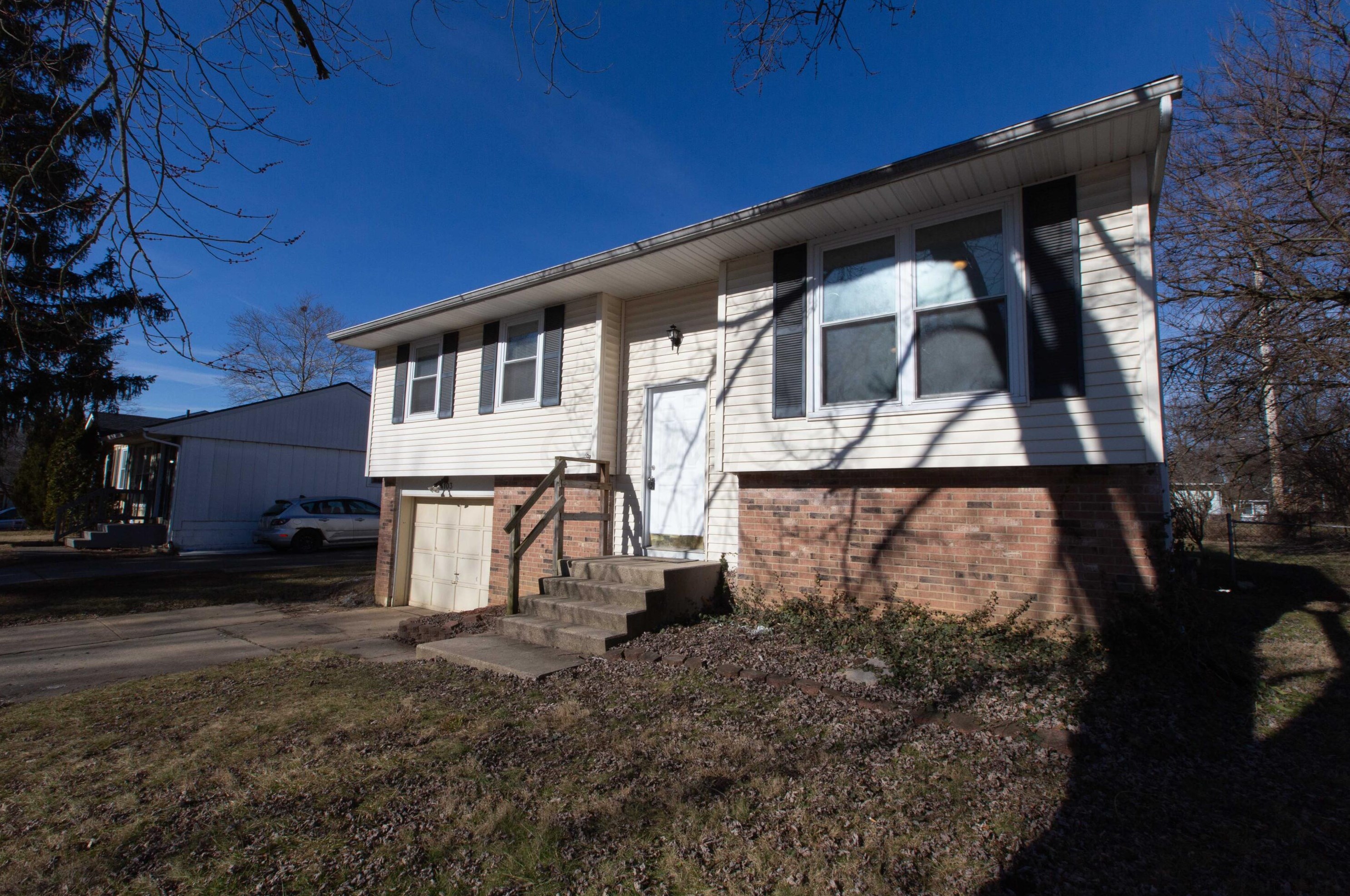 4103 Chesford Rd, Columbus, OH 43224-1713