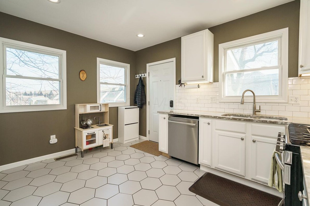 866 Blvd, Columbus OH 43221-2902 exterior