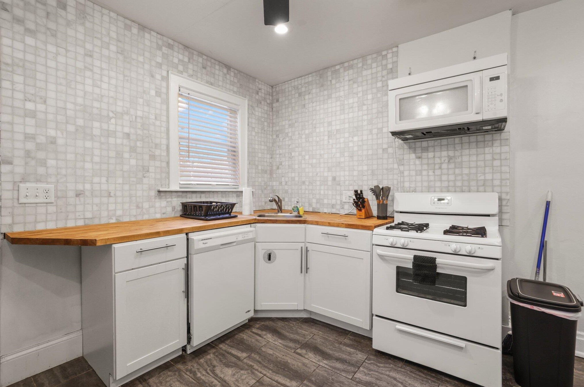 612 2 Ave, Columbus OH 43201-3781 exterior