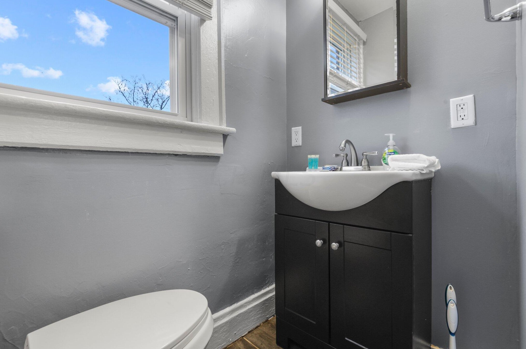 612 2 Ave, Columbus OH 43201-3781 exterior