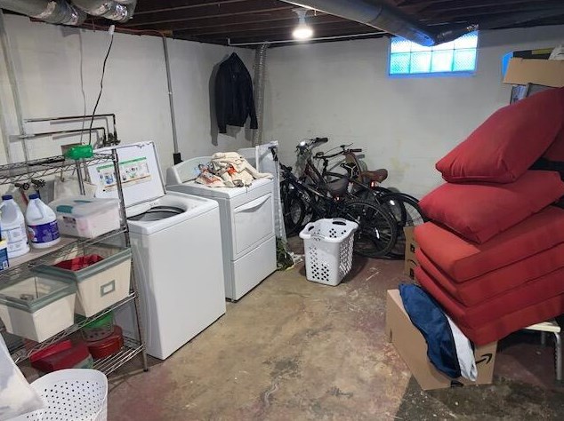 661 Roth Ave, Columbus OH  43228-2916 exterior