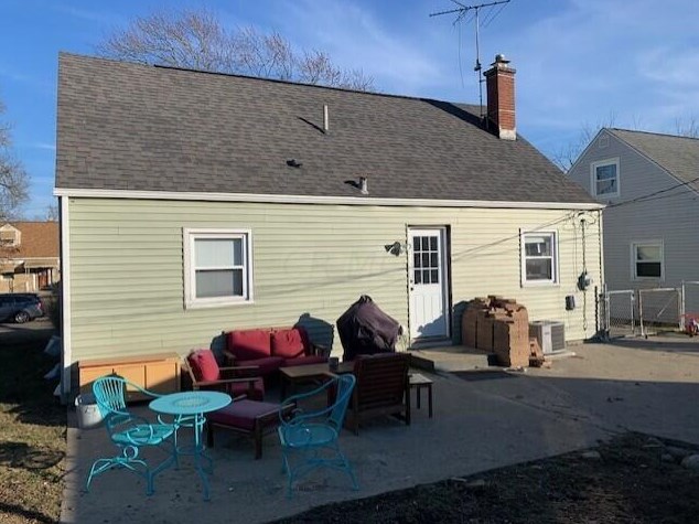 661 Roth Ave, Columbus OH  43228-2916 exterior