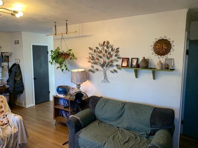 661 Roth Ave, Columbus OH  43228-2916 exterior