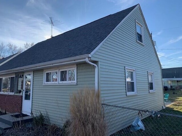 661 Roth Ave, Columbus OH  43228-2916 exterior