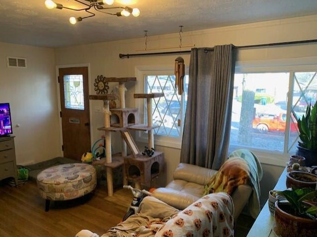 661 Roth Ave, Columbus OH  43228-2916 exterior