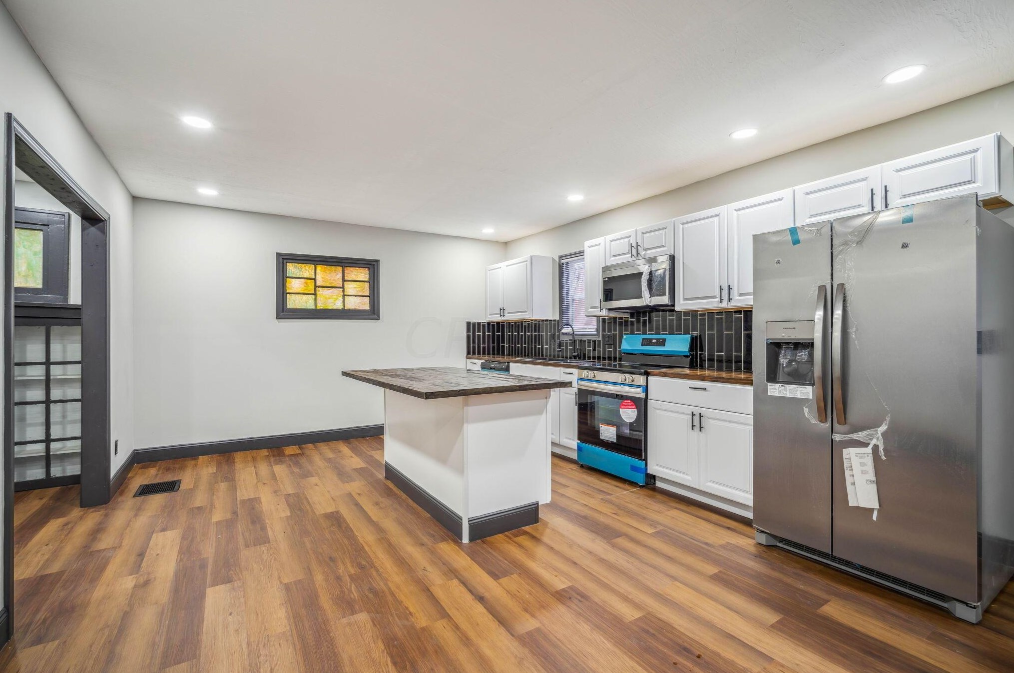 153 Clarendon Ave, Columbus OH 43223-1005 exterior