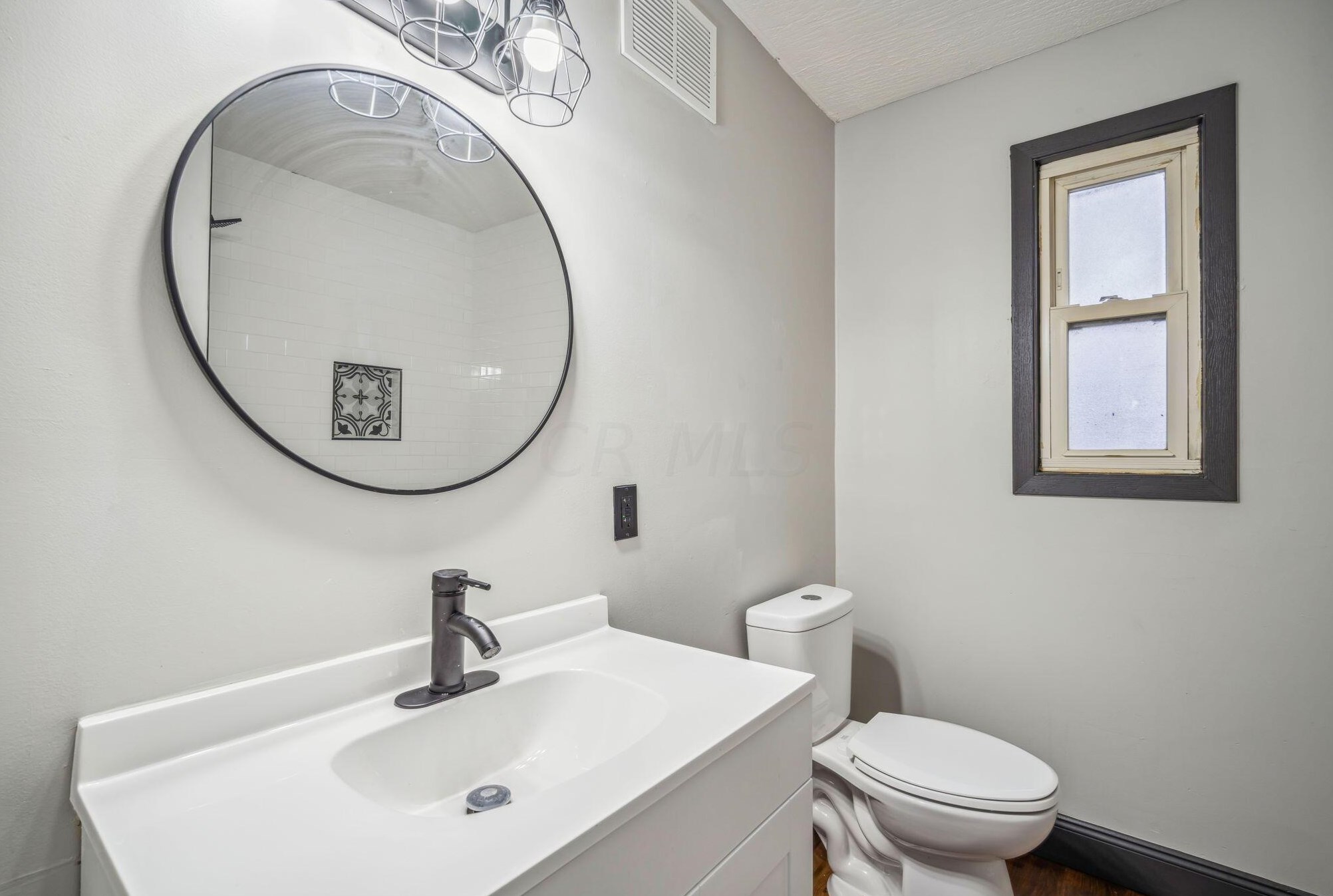 153 Clarendon Ave, Columbus OH 43223-1005 exterior