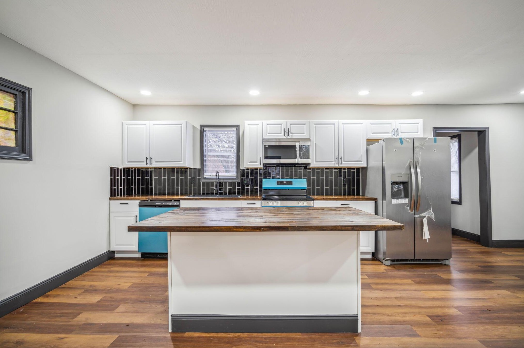 153 Clarendon Ave, Columbus OH 43223-1005 exterior