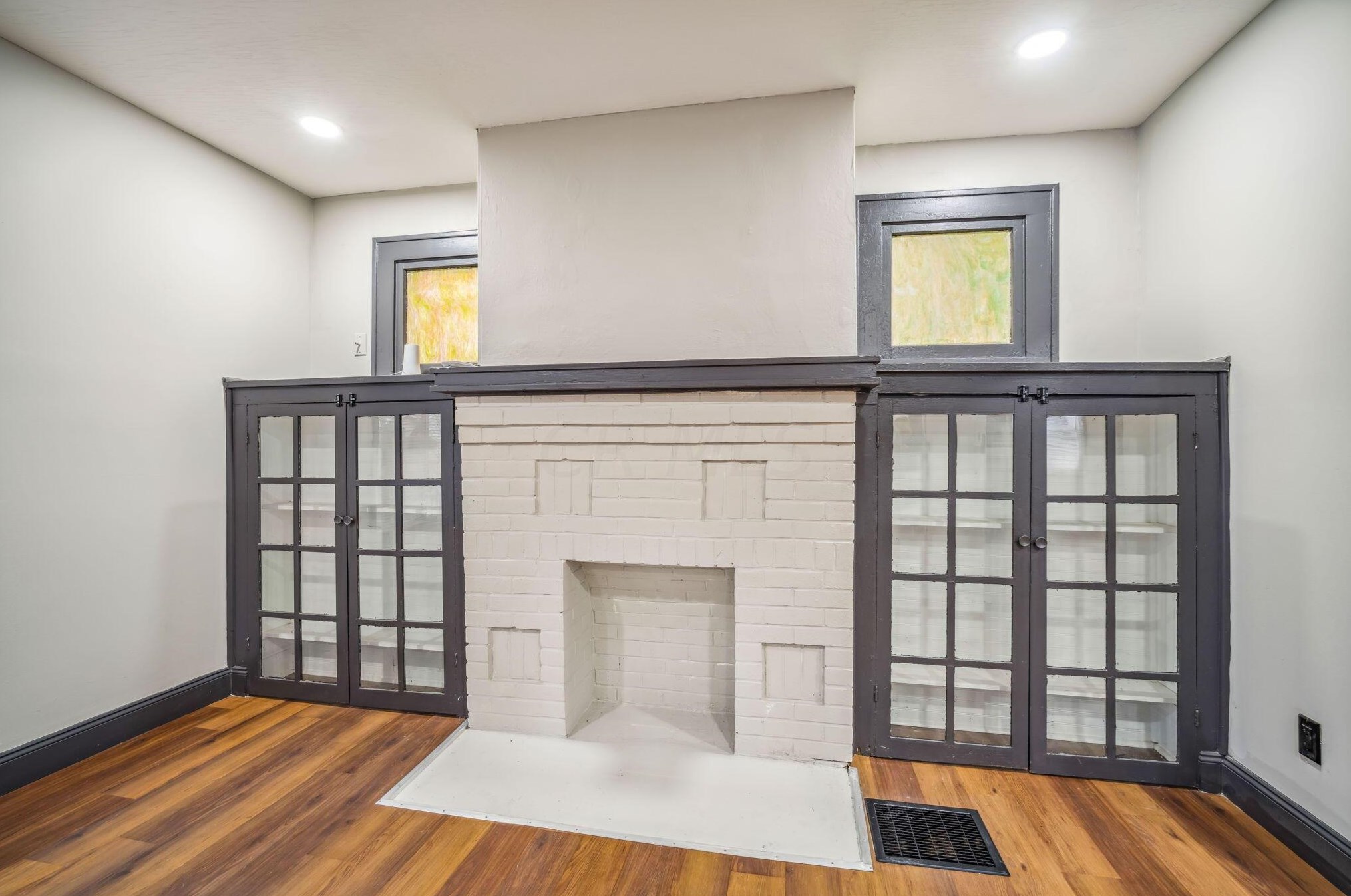 153 Clarendon Ave, Columbus OH 43223-1005 exterior