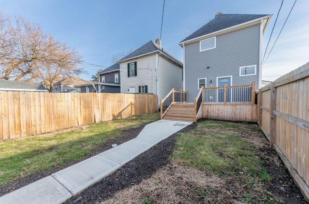 936 Bellows Ave, Columbus OH  43223-1514 exterior