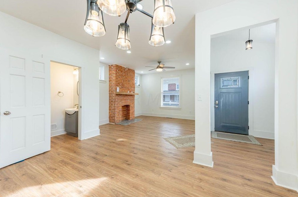 936 Bellows Ave, Columbus OH  43223-1514 exterior