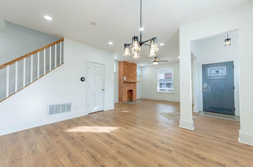 936 Bellows Ave, Columbus OH  43223-1514 exterior