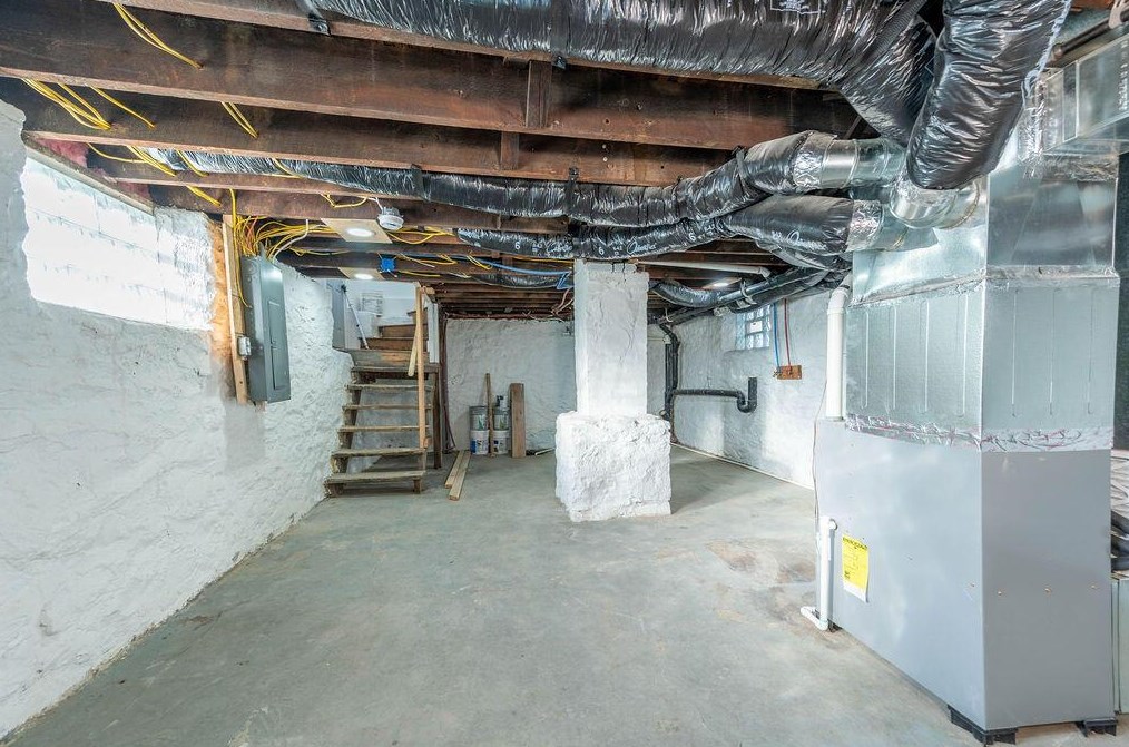 936 Bellows Ave, Columbus OH  43223-1514 exterior