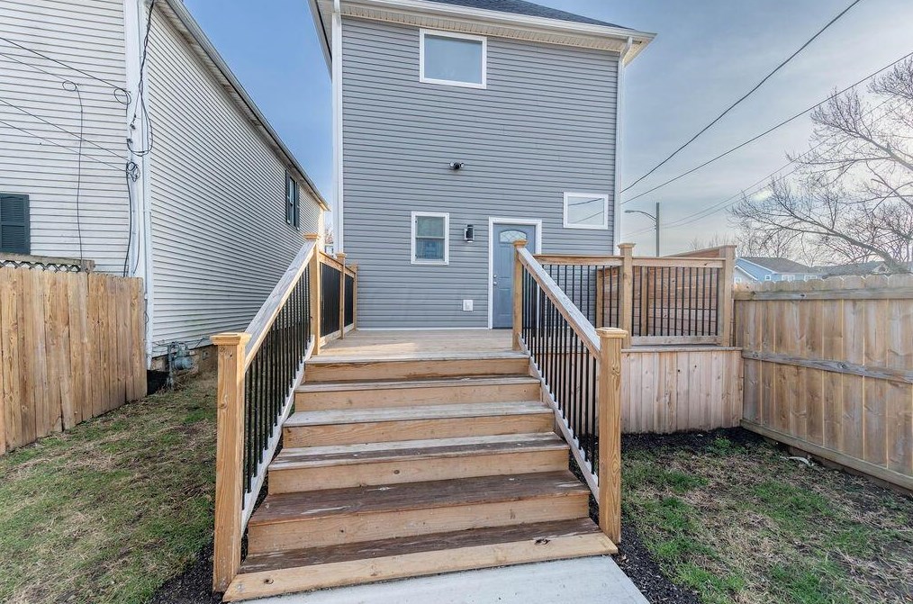 936 Bellows Ave, Columbus OH  43223-1514 exterior