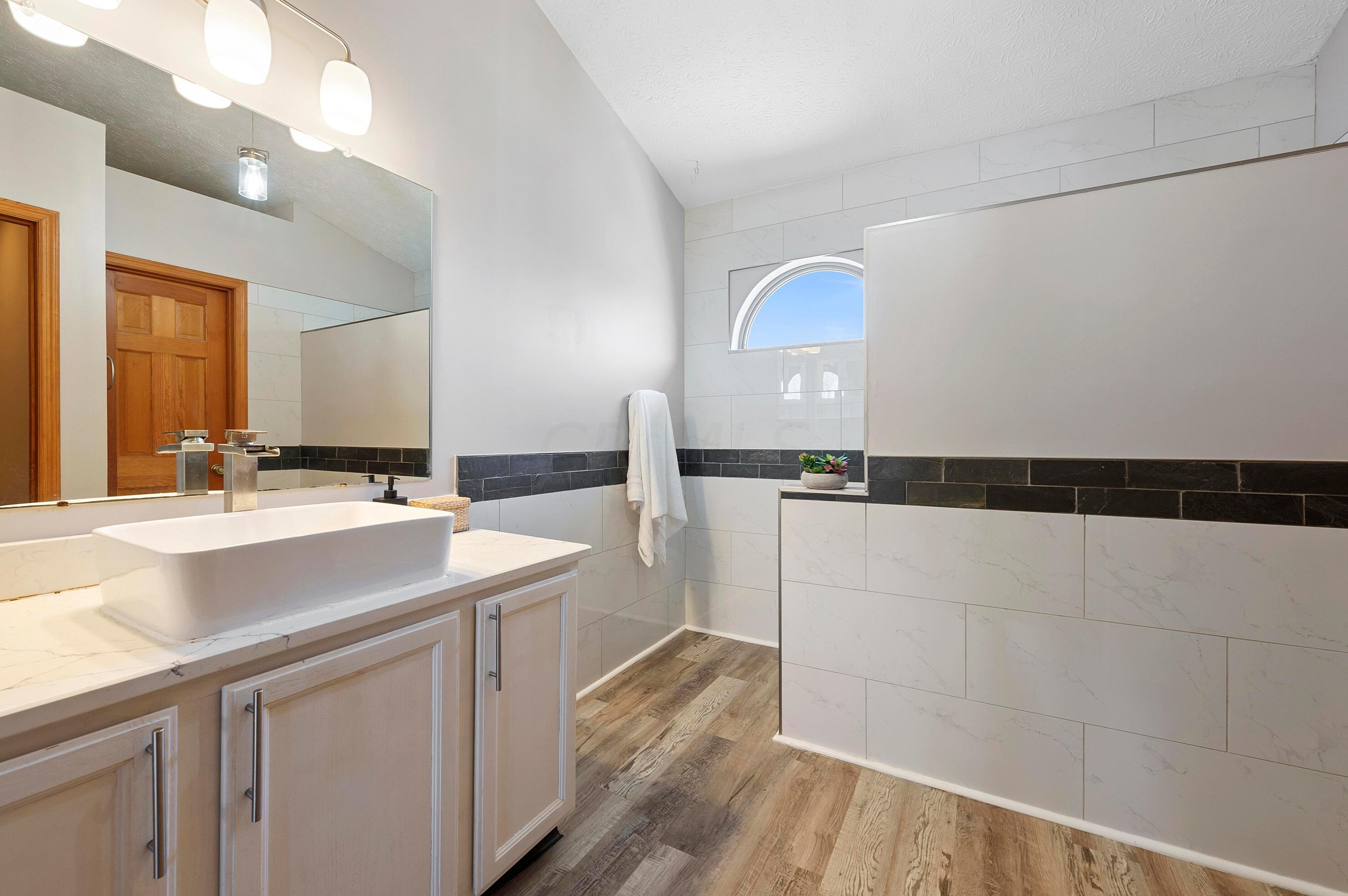 1511 Brookforest Dr, Columbus OH  43204-5027 exterior