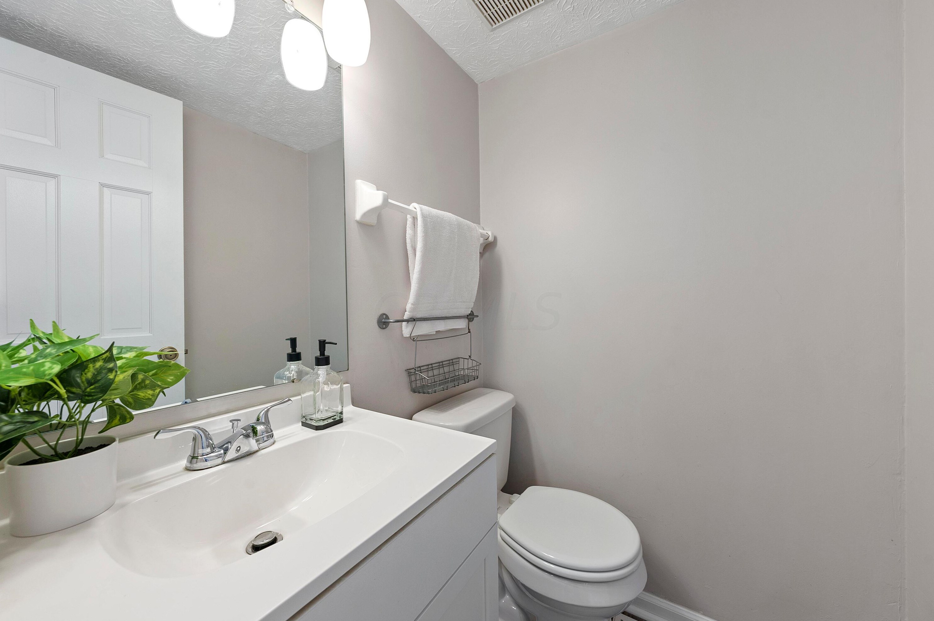 1511 Brookforest Dr, Columbus OH  43204-5027 exterior