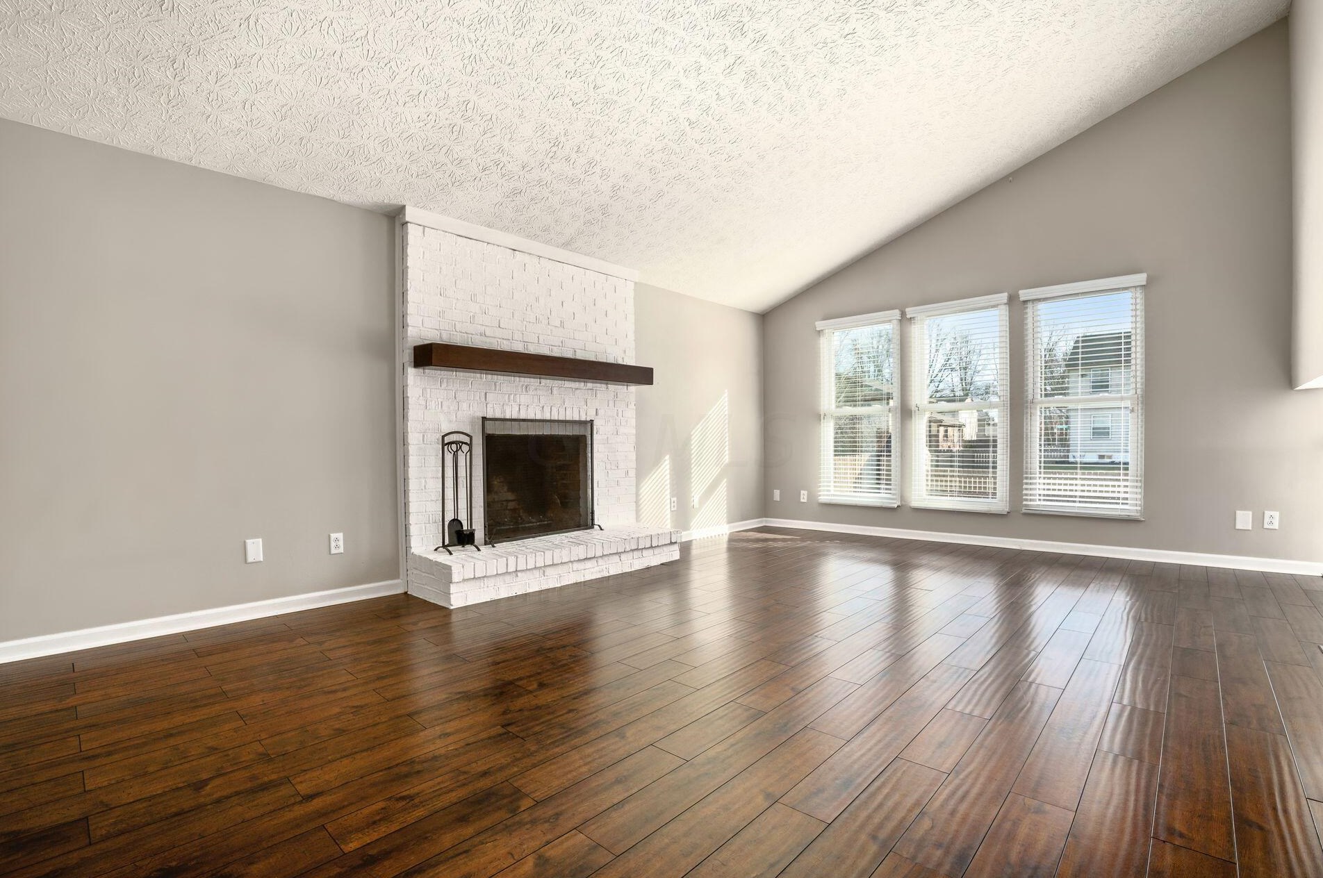 3719 Dinsmore Castle Dr, Columbus, OH 43221-4411