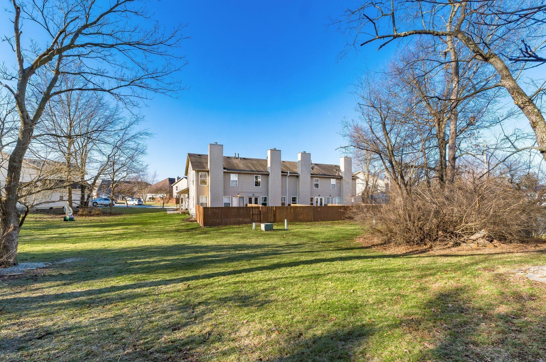 574 Chadwood Dr, Columbus OH  43230-6255 exterior