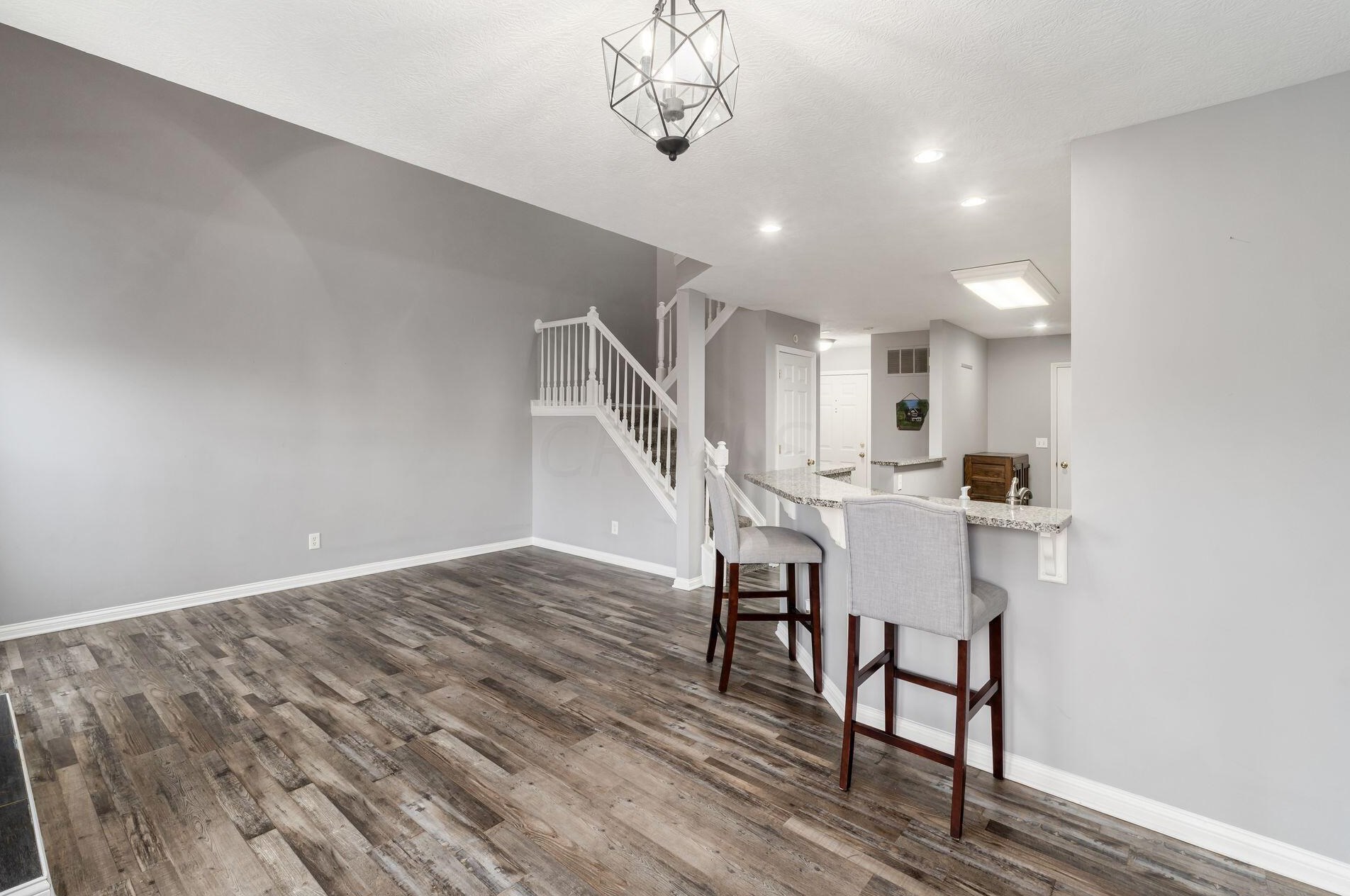 574 Chadwood Dr, Columbus OH  43230-6255 exterior