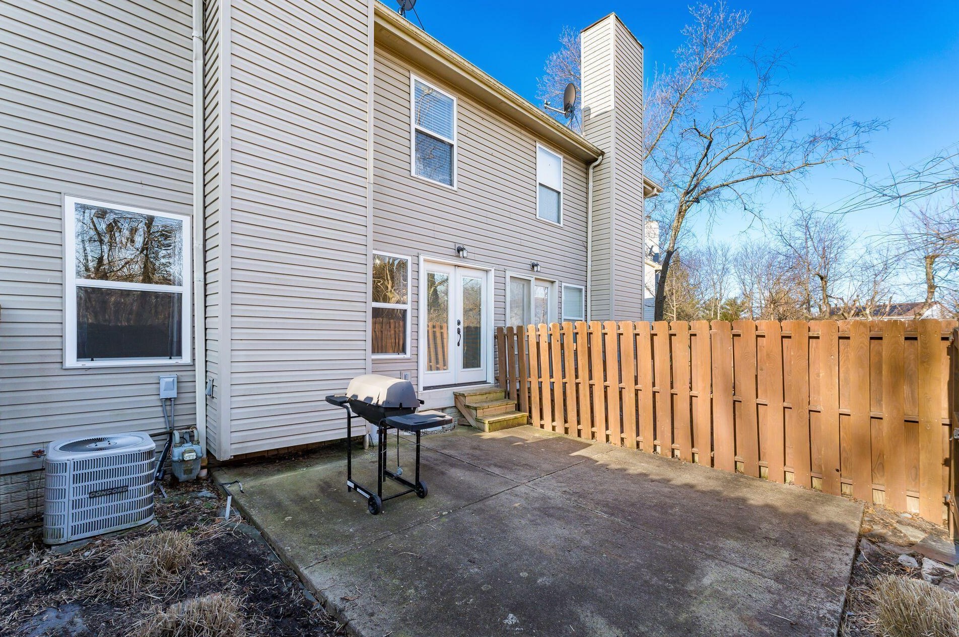 574 Chadwood Dr, Columbus OH  43230-6255 exterior