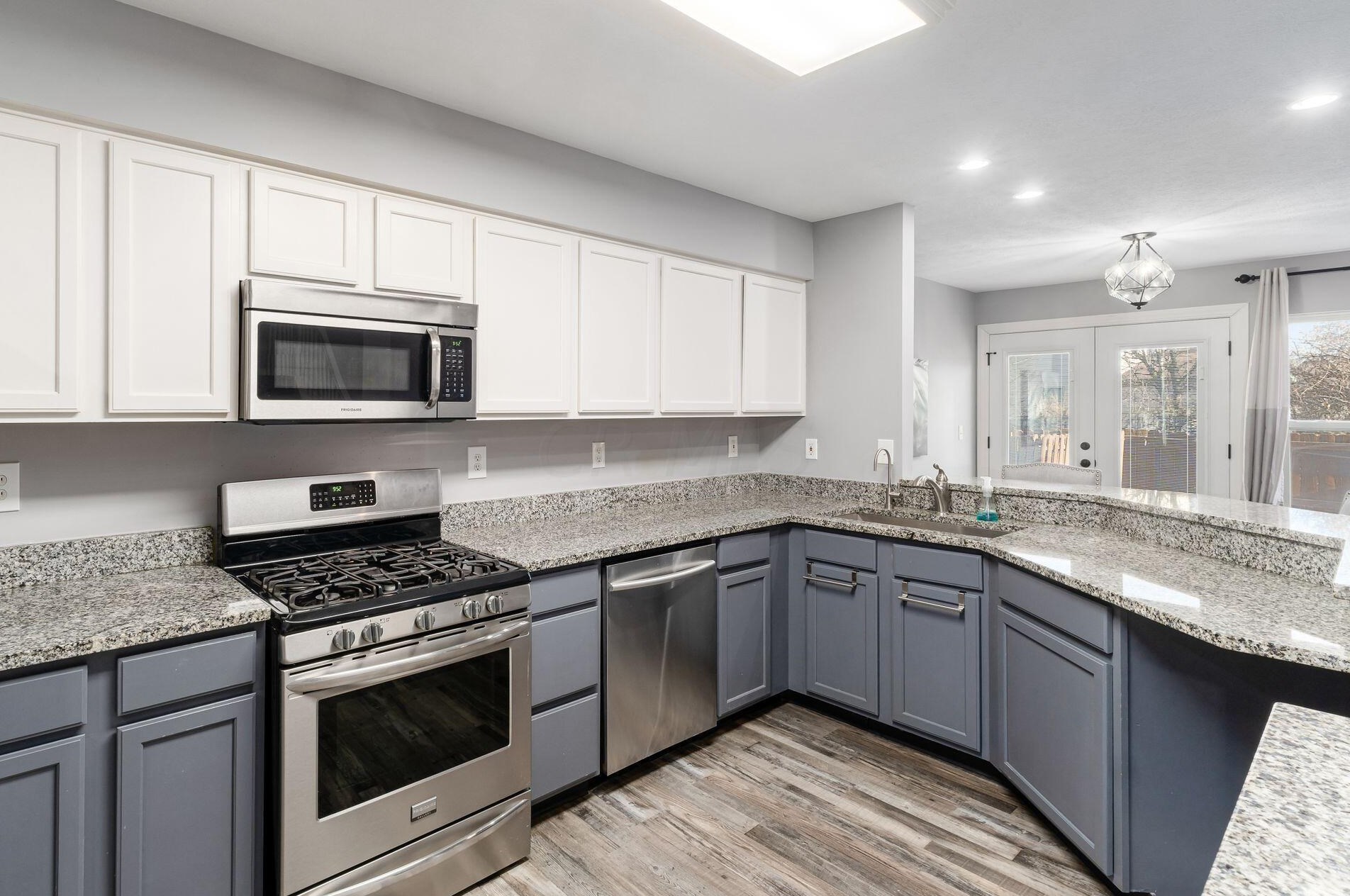 574 Chadwood Dr, Columbus OH  43230-6255 exterior