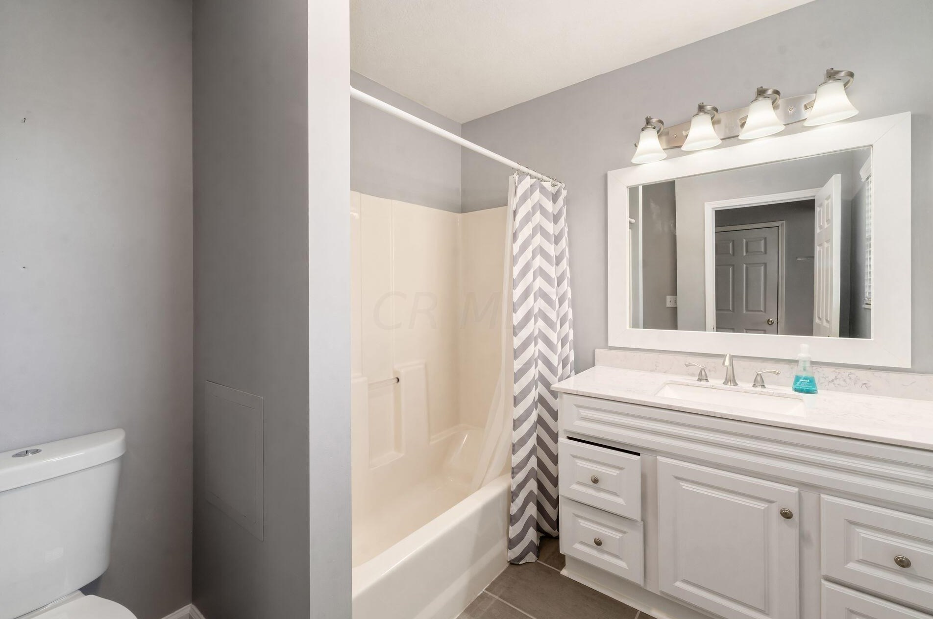 574 Chadwood Dr, Columbus OH  43230-6255 exterior