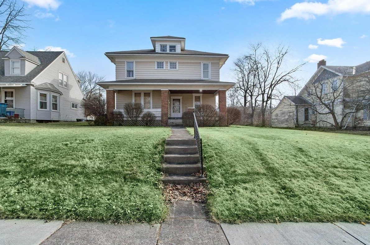 528 N Madriver St, Bellefontaine, OH 43311