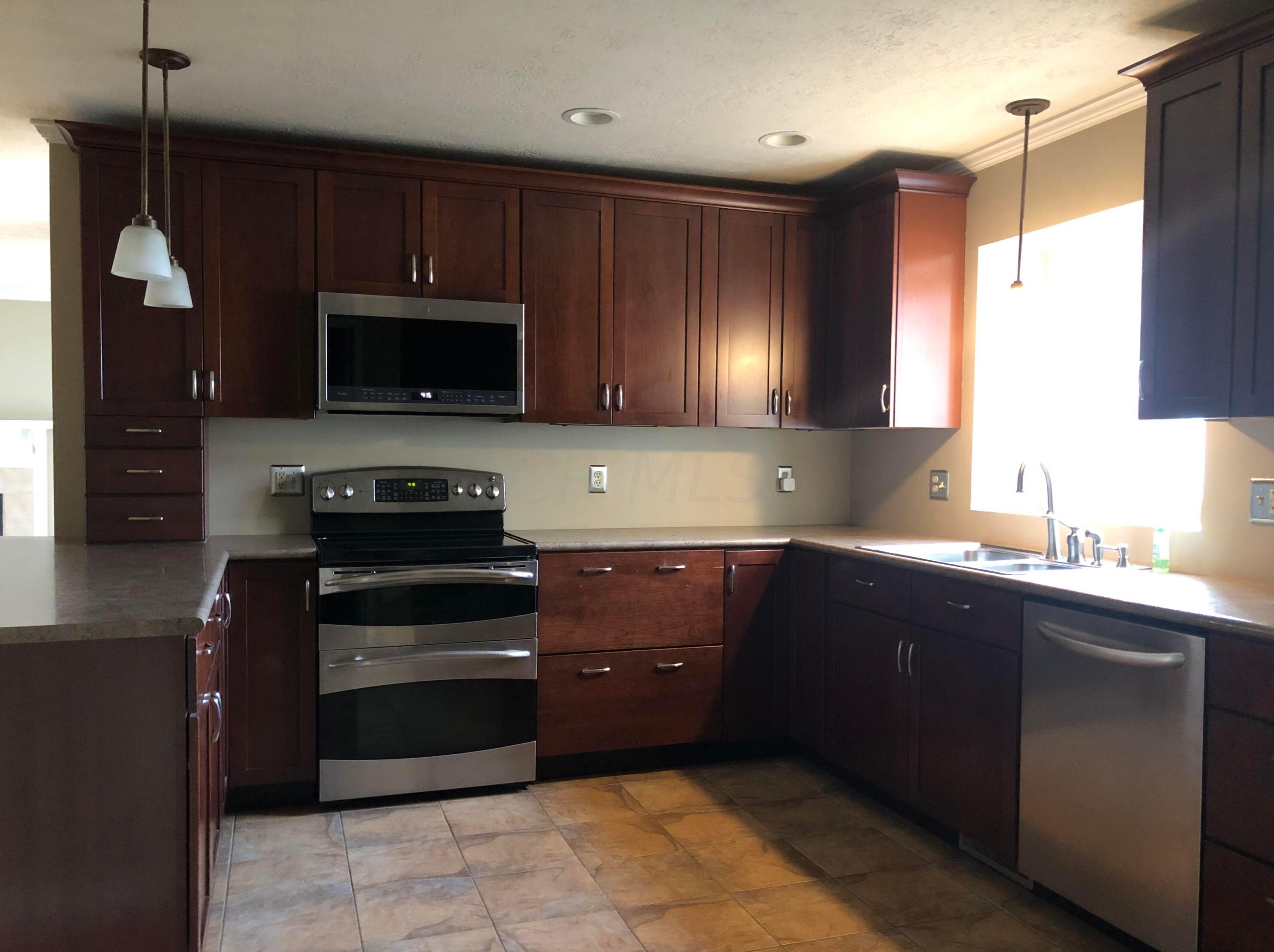 124 Coventry Ct, Lancaster OH  43130-4135 exterior