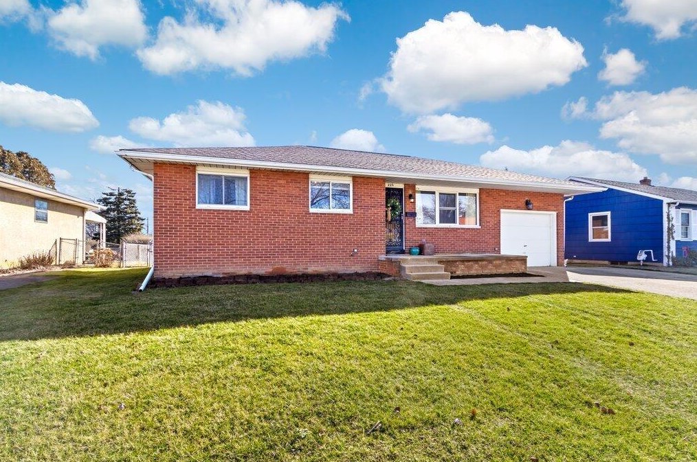 226 Topsfield Rd, Columbus, OH 43228-1239