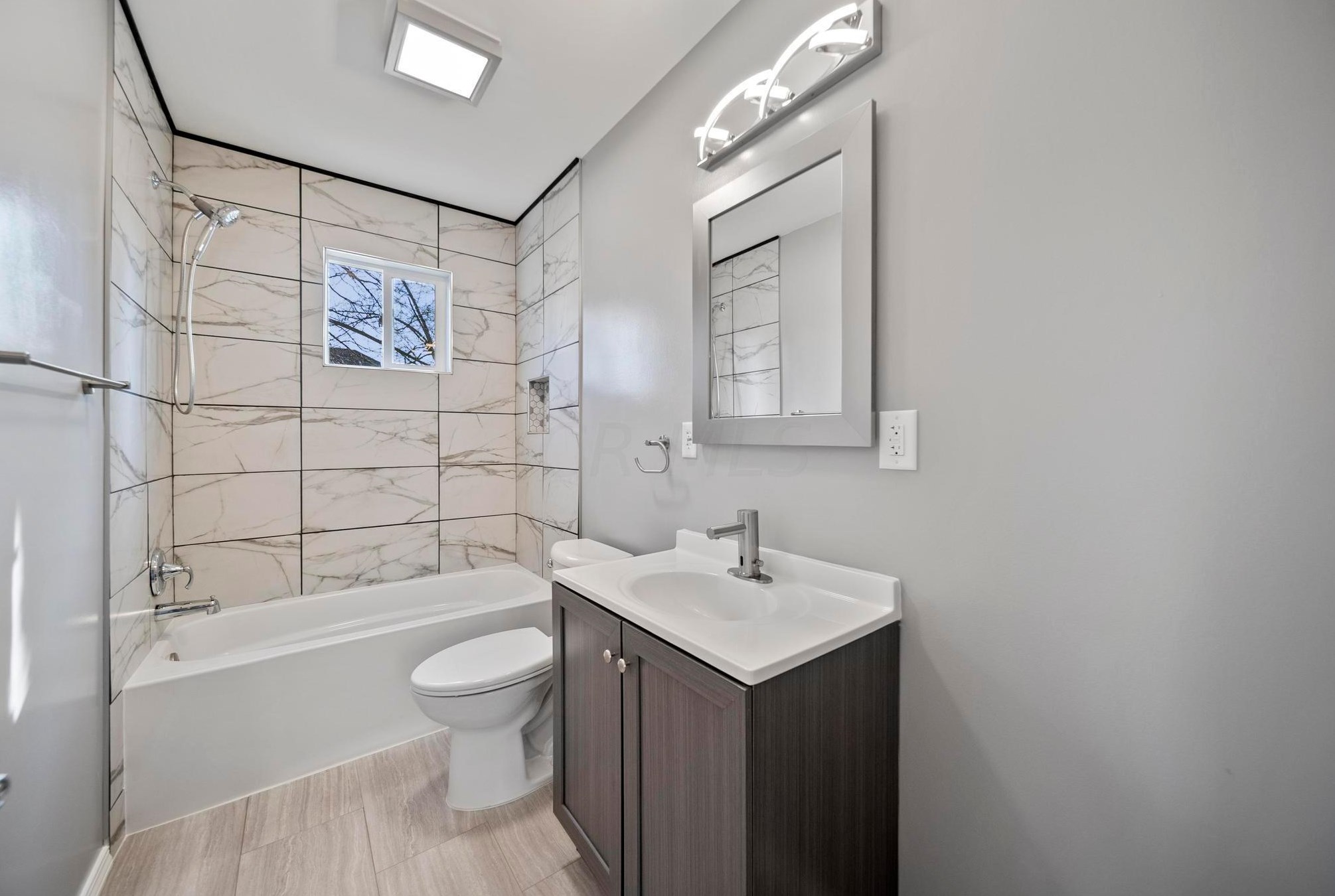 2023 Ferris Rd, Columbus OH  43224-2344 exterior