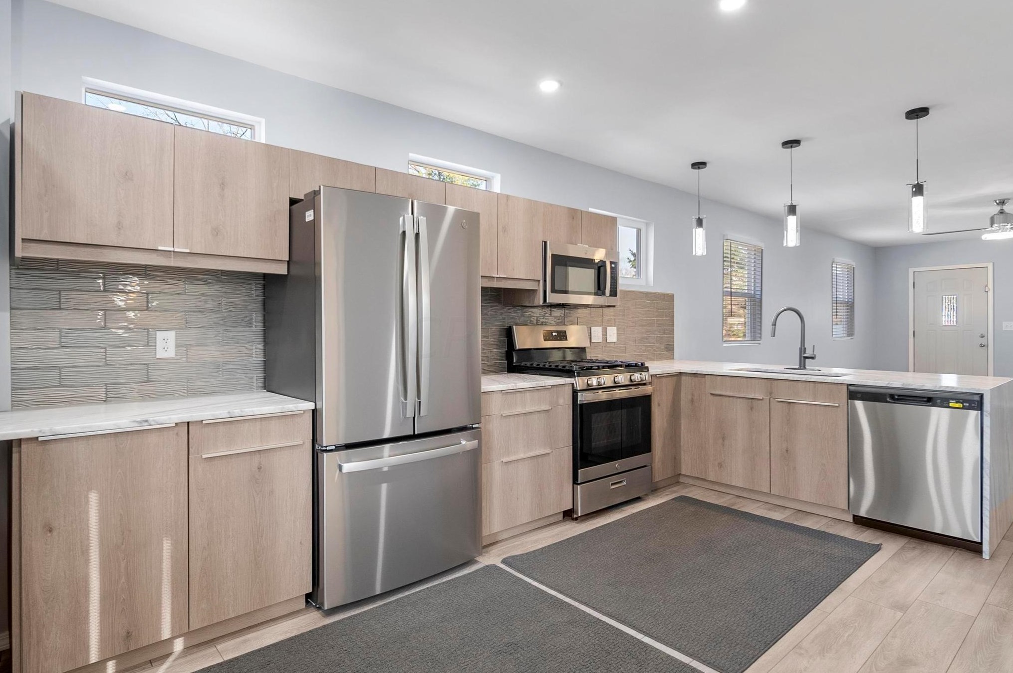 2023 Ferris Rd, Columbus OH  43224-2344 exterior