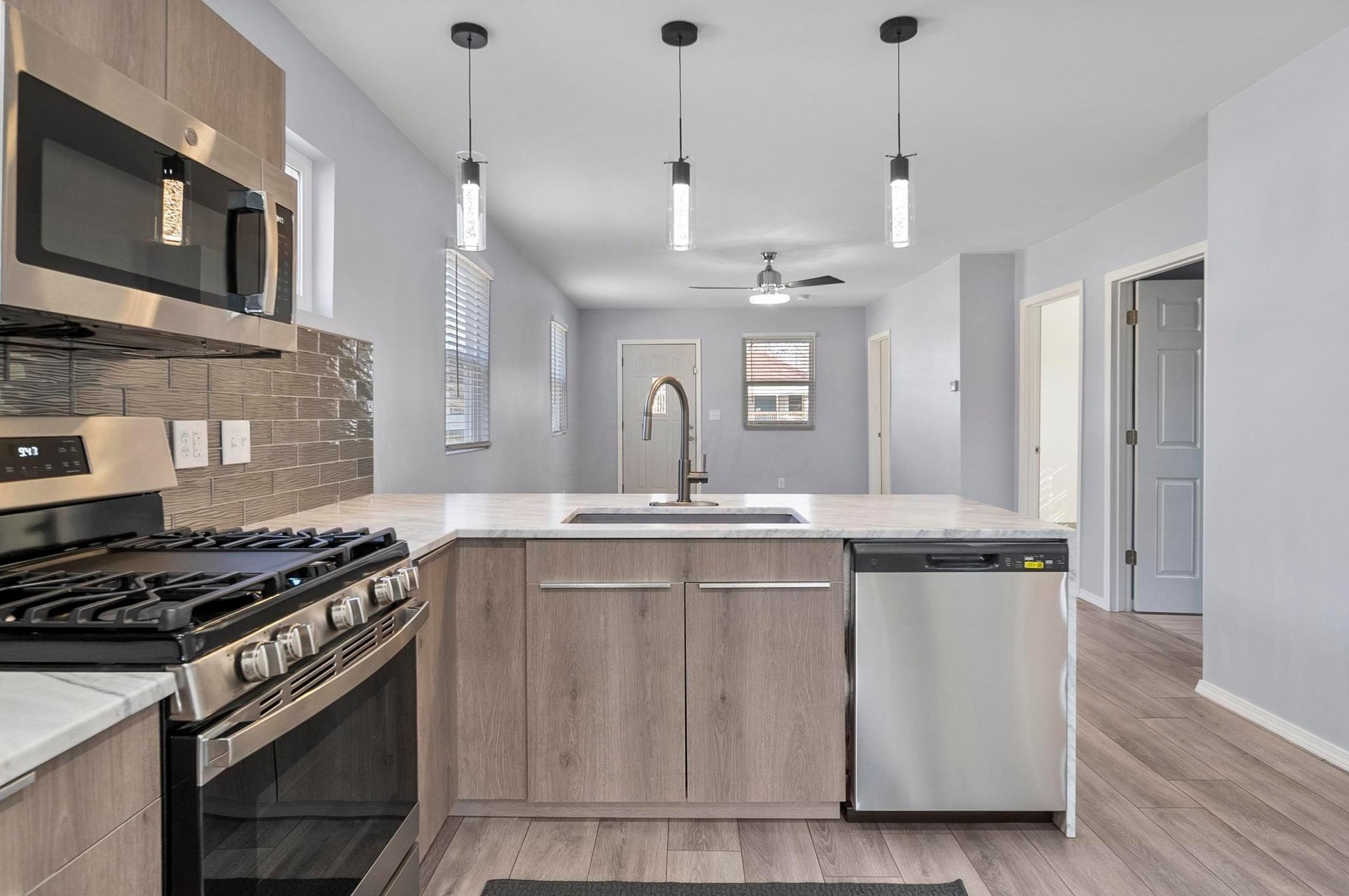 2023 Ferris Rd, Columbus OH  43224-2344 exterior