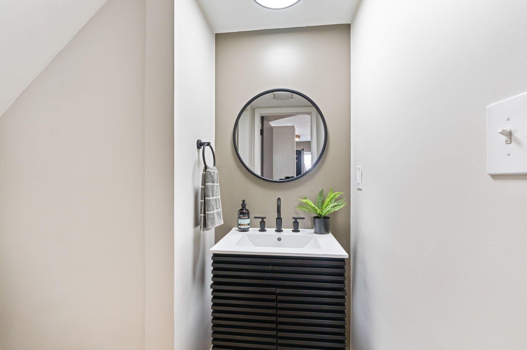 189 Gould Rd, Columbus OH  43209-1549 exterior