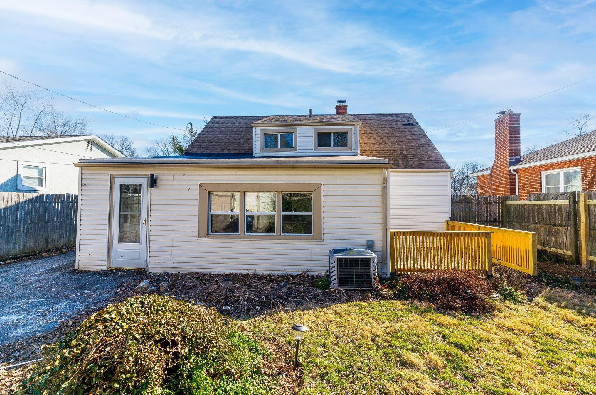 189 Gould Rd, Columbus OH  43209-1549 exterior