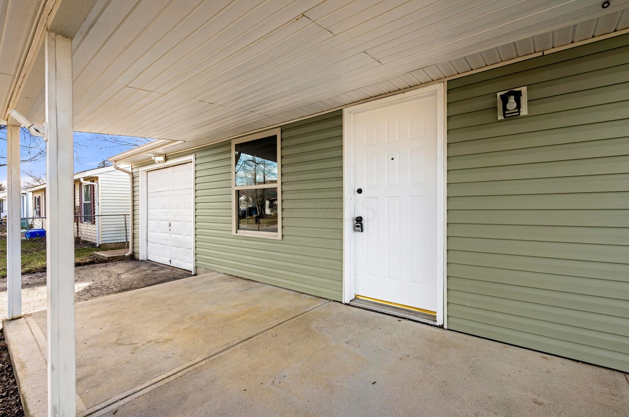 4063 Owsley St, Columbus, OH 43207-4242