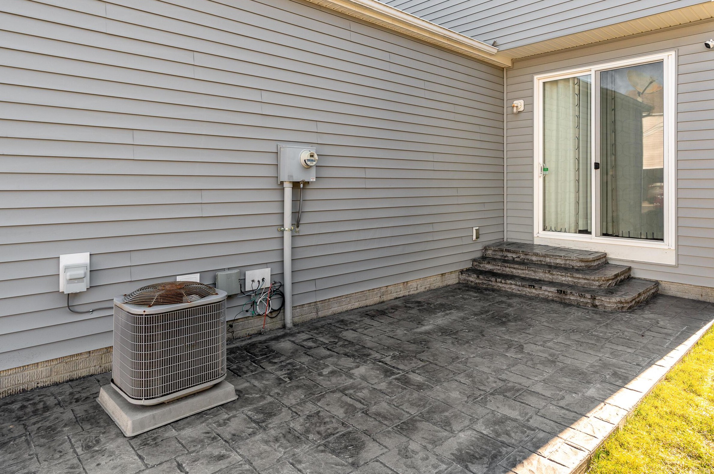 5654 Alliance Way, Columbus OH  43228-8947 exterior