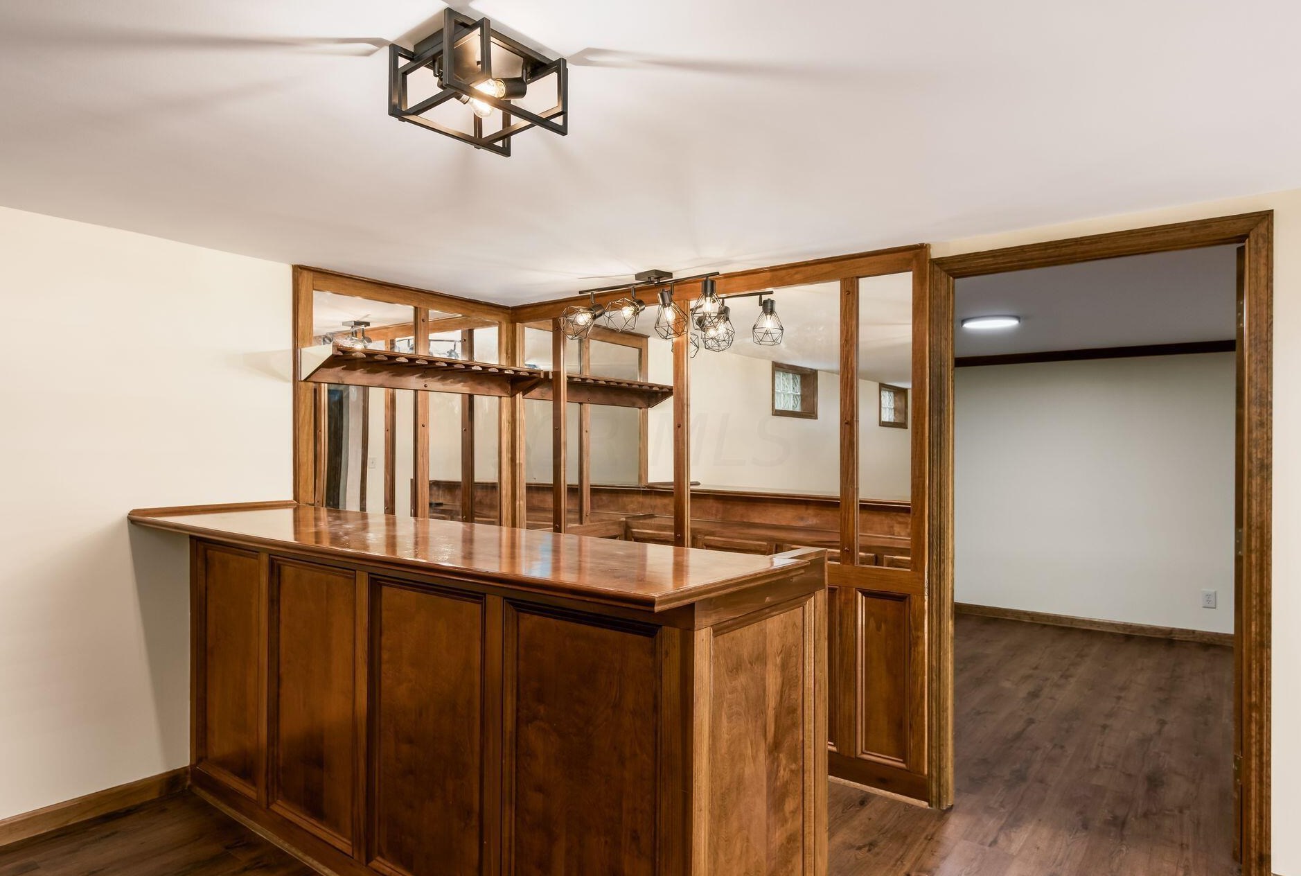 521 Heatherhill Rd, Columbus OH  43213-2461 exterior