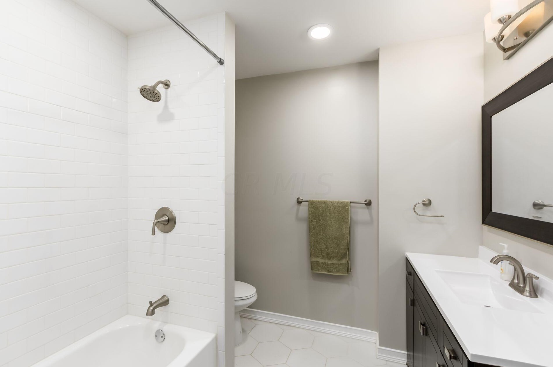 521 Heatherhill Rd, Columbus OH  43213-2461 exterior