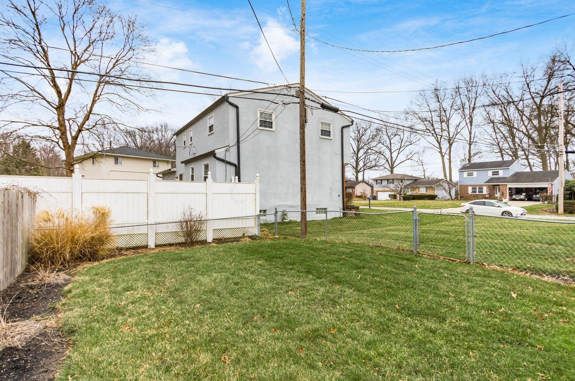 521 Heatherhill Rd, Columbus OH  43213-2461 exterior