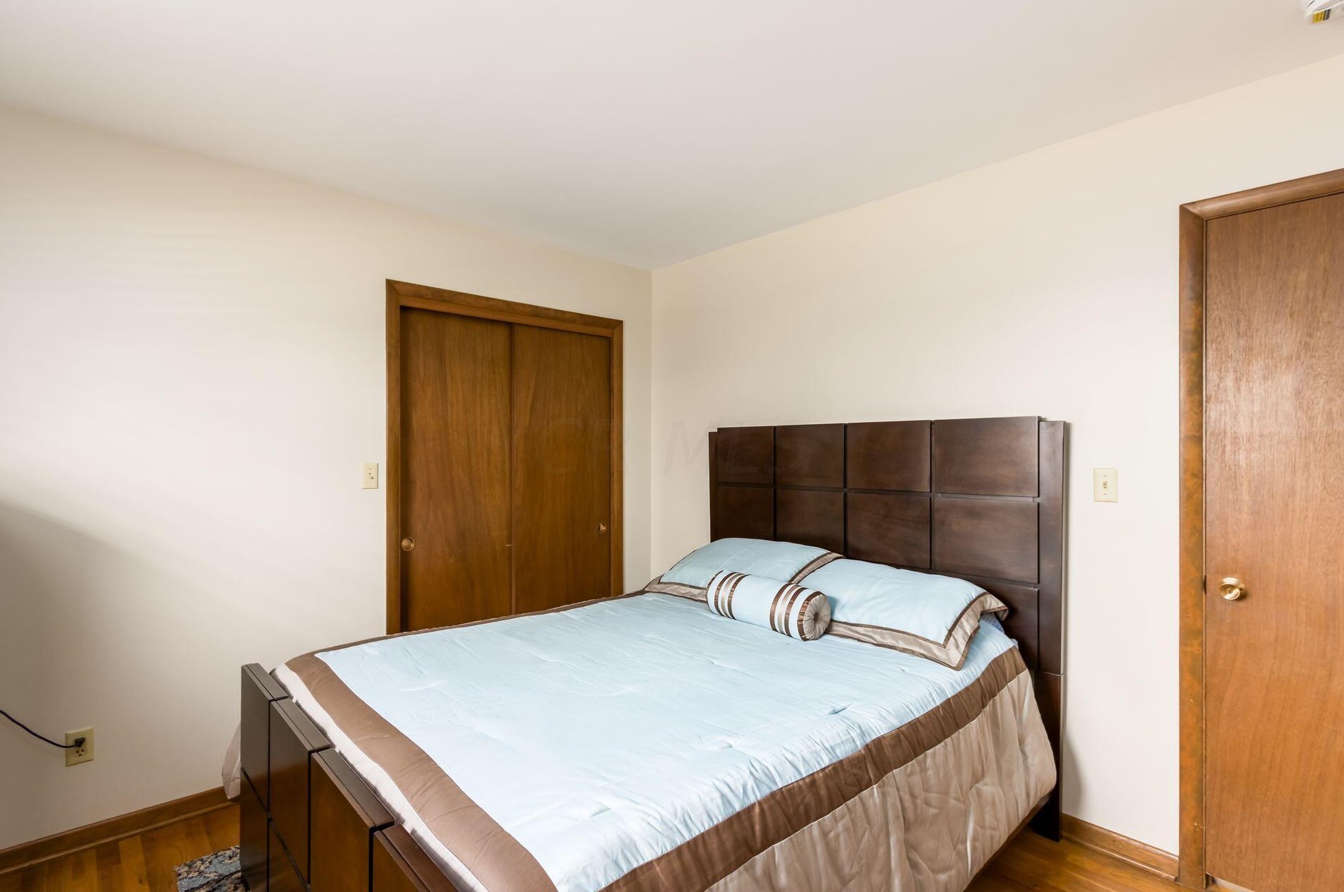 521 Heatherhill Rd, Columbus OH  43213-2461 exterior