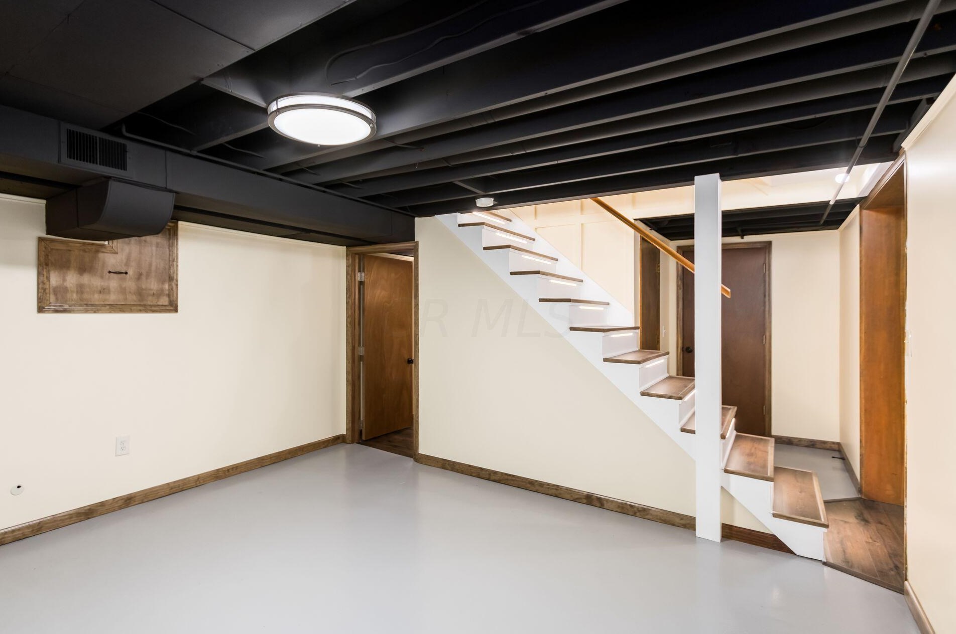 521 Heatherhill Rd, Columbus OH  43213-2461 exterior