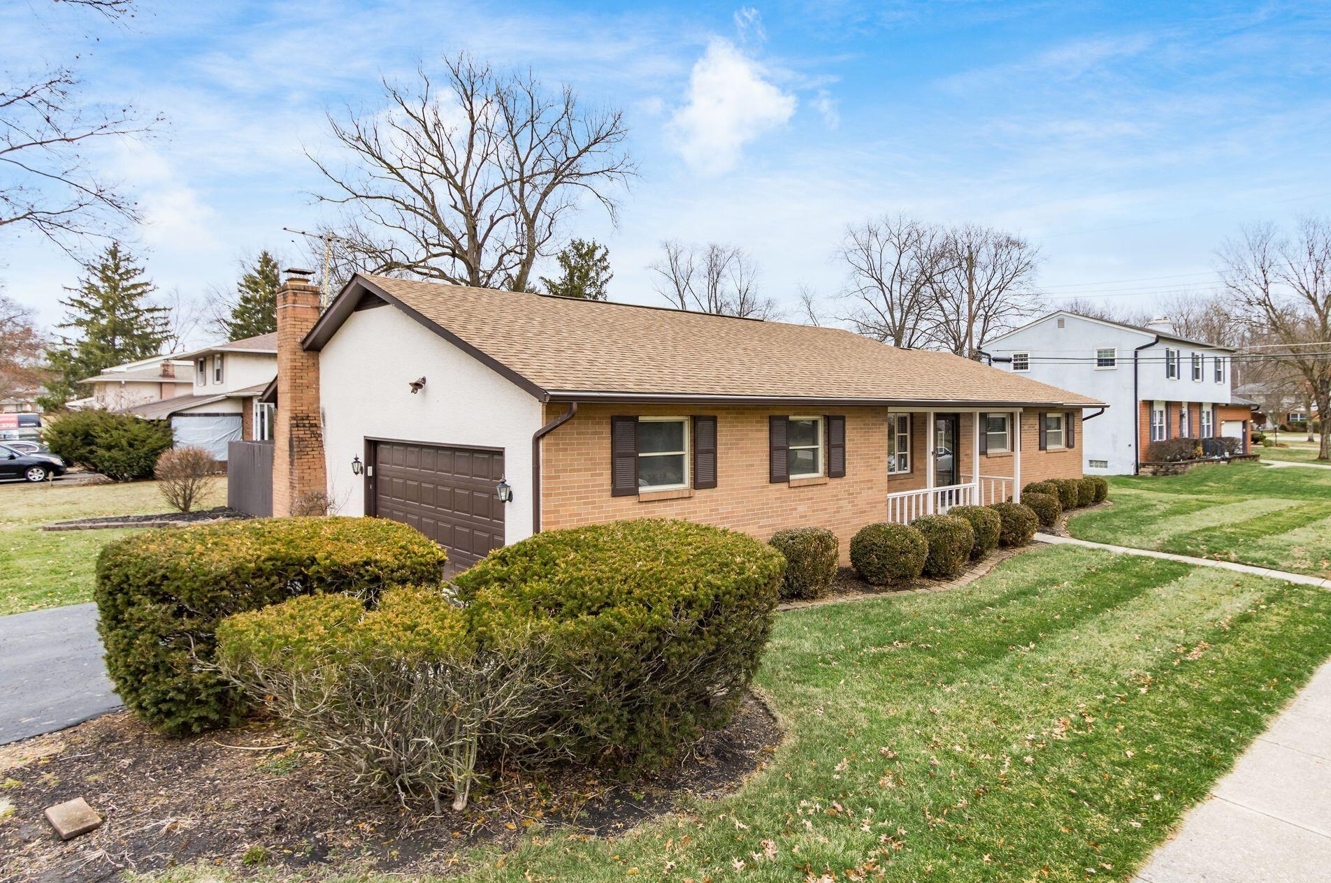 521 Heatherhill Rd, Columbus OH  43213-2461 exterior