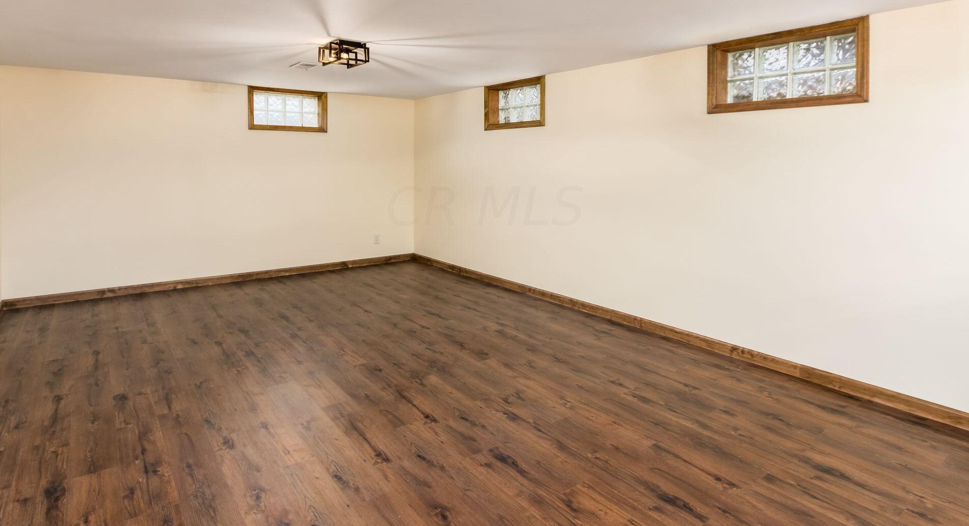 521 Heatherhill Rd, Columbus OH  43213-2461 exterior