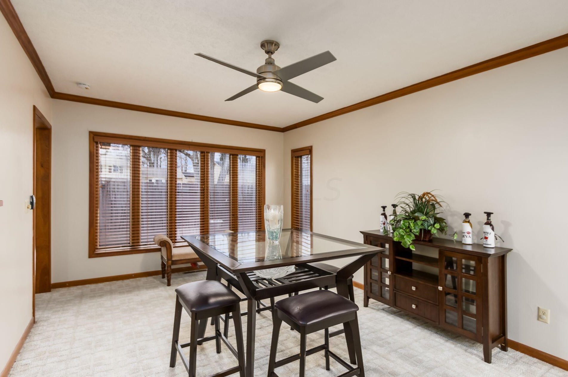 521 Heatherhill Rd, Columbus OH  43213-2461 exterior