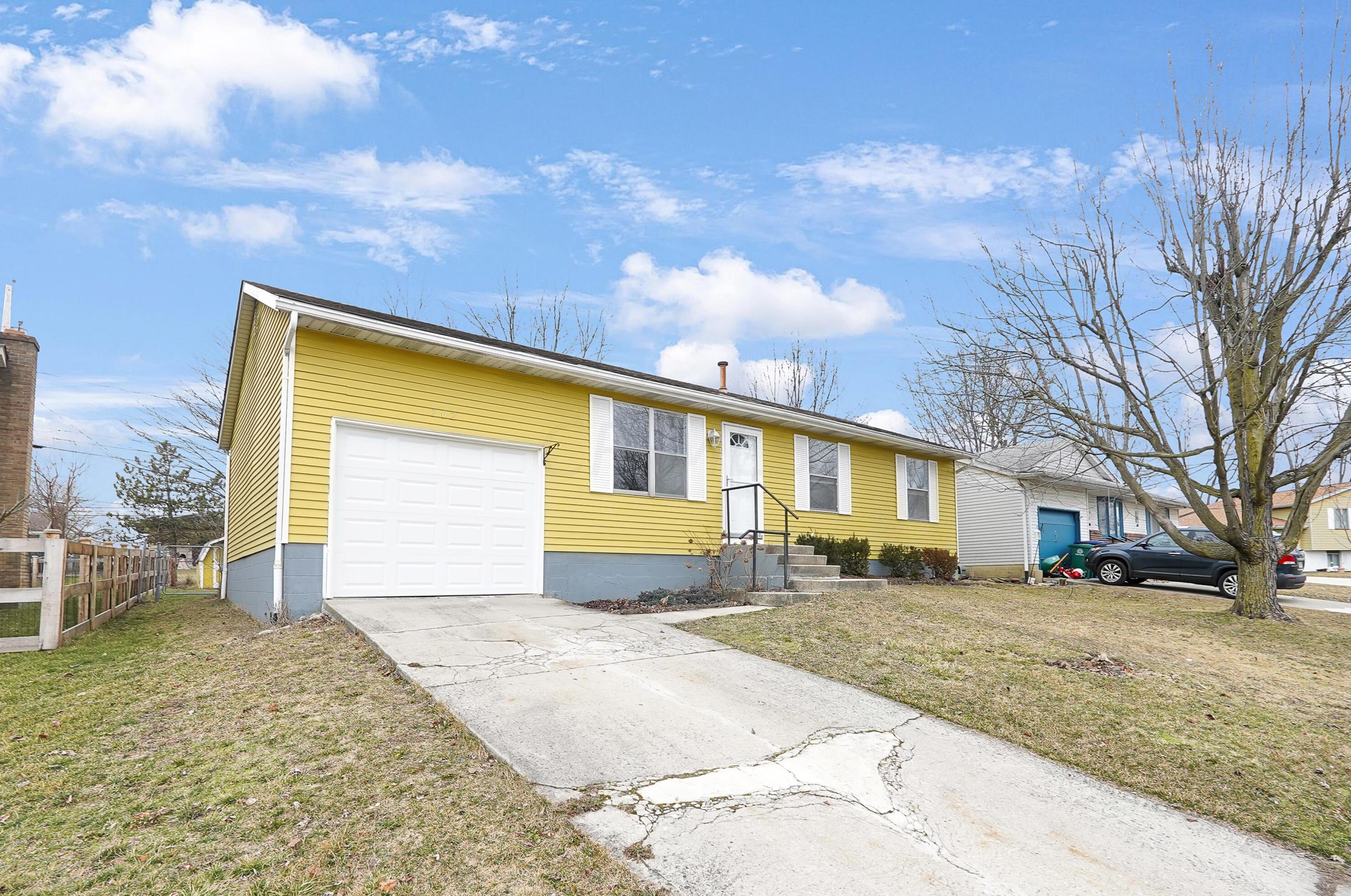 702 Holly Rd, Delaware, OH 43015-2833