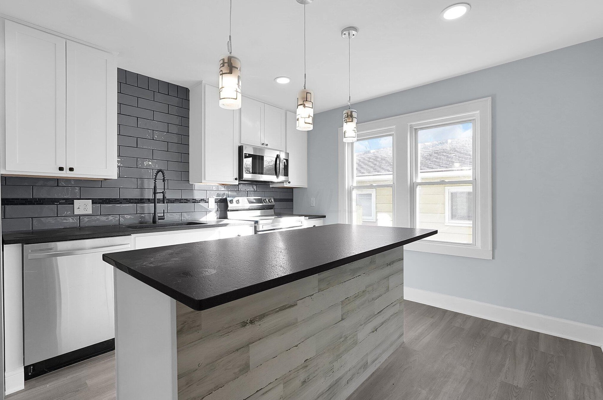 1176 Sidney St, Columbus OH  43201-2954 exterior