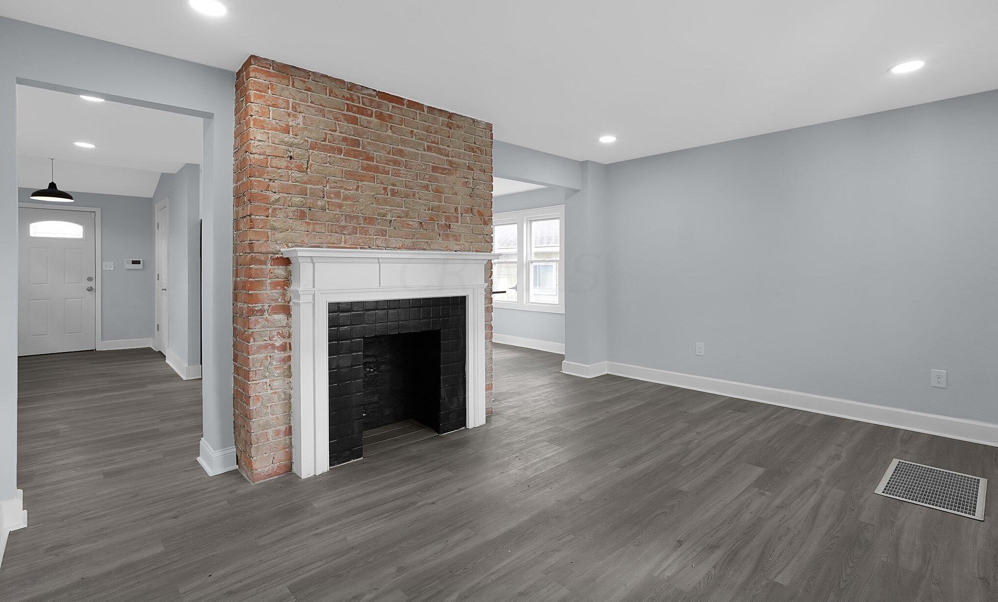 1176 Sidney St, Columbus OH  43201-2954 exterior