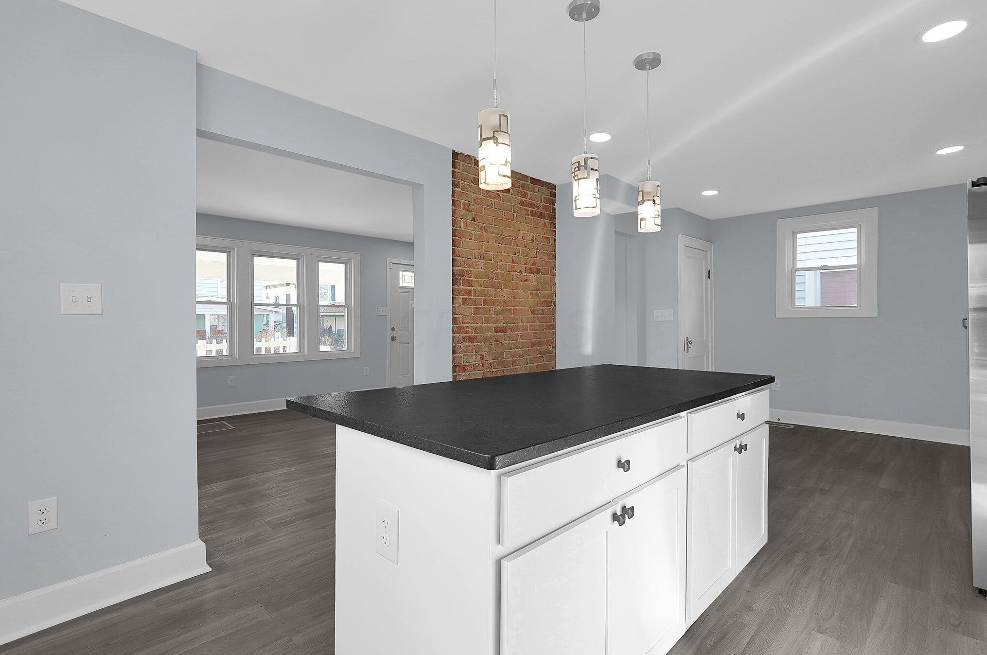 1176 Sidney St, Columbus OH  43201-2954 exterior